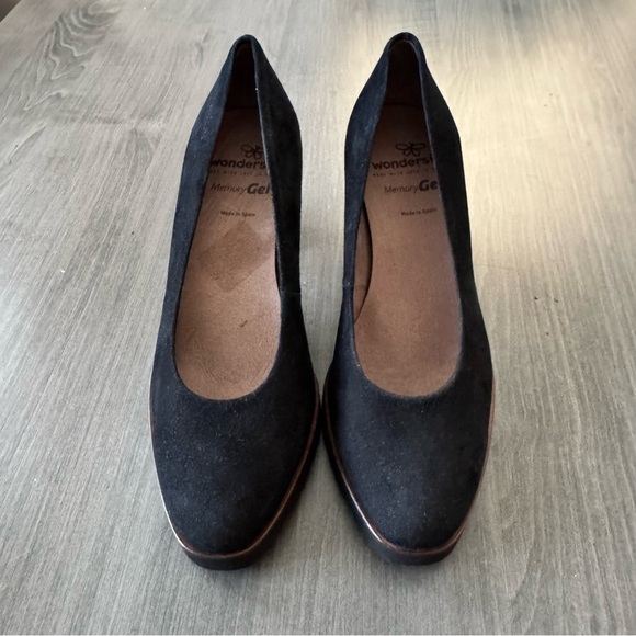Wonders Fly Memory Gel  Black suede platform pump Heels size 35 (5) - Picture 3 of 11